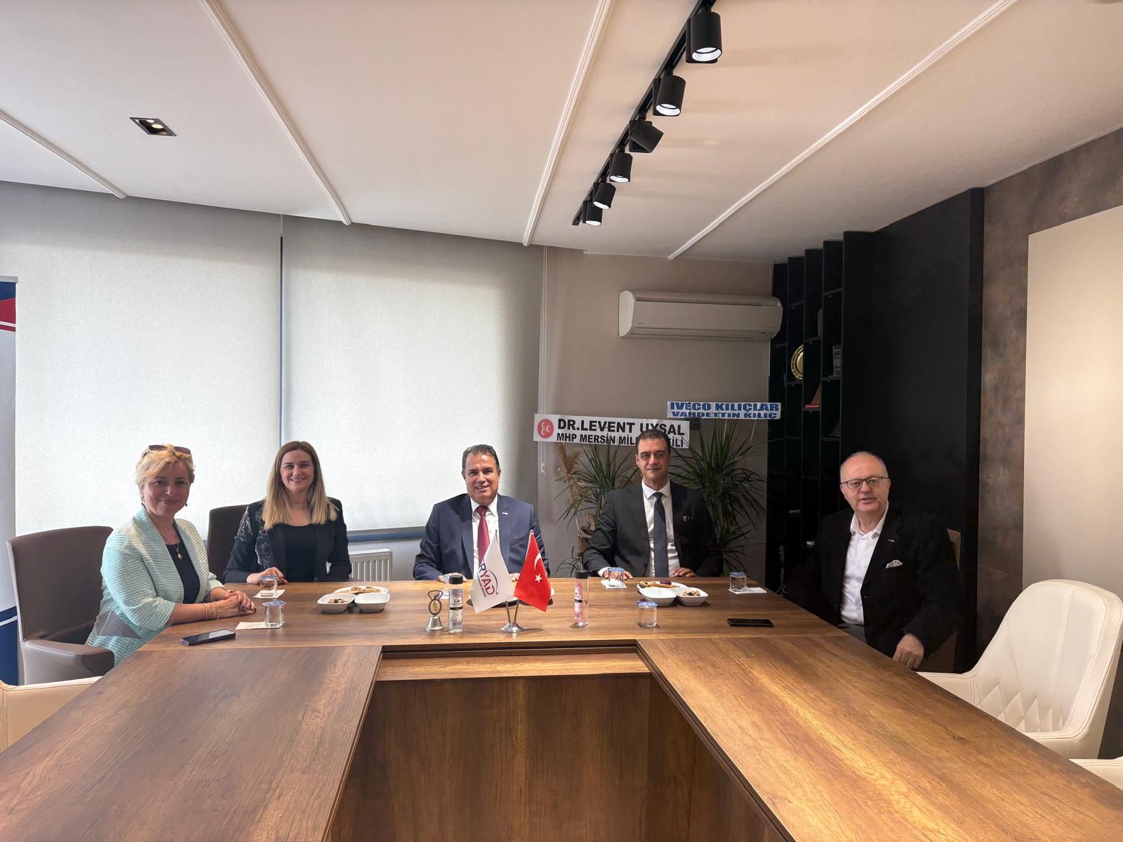 Mersin Valiliği tarafından düzenlenen 19 Mayıs Atatürk'ü Anma Gençlik ve Spor Bayramı törenlerine Başkanımız Hasan Hüseyin İpek ve başkan yardımcımız Kemal Kaçmaz katılmışlardır.