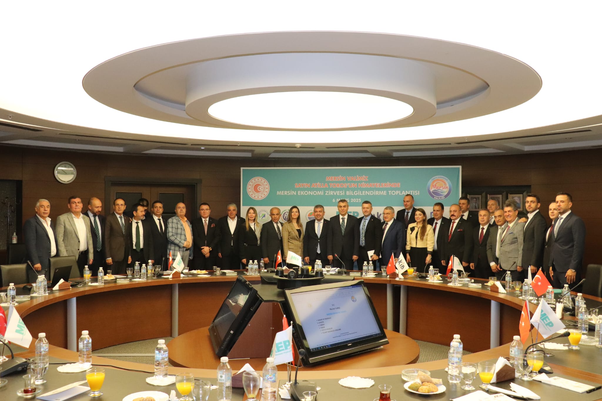 Mersin Valiliği tarafından düzenlenen 19 Mayıs Atatürk'ü Anma Gençlik ve Spor Bayramı törenlerine Başkanımız Hasan Hüseyin İpek ve başkan yardımcımız Kemal Kaçmaz katılmışlardır.