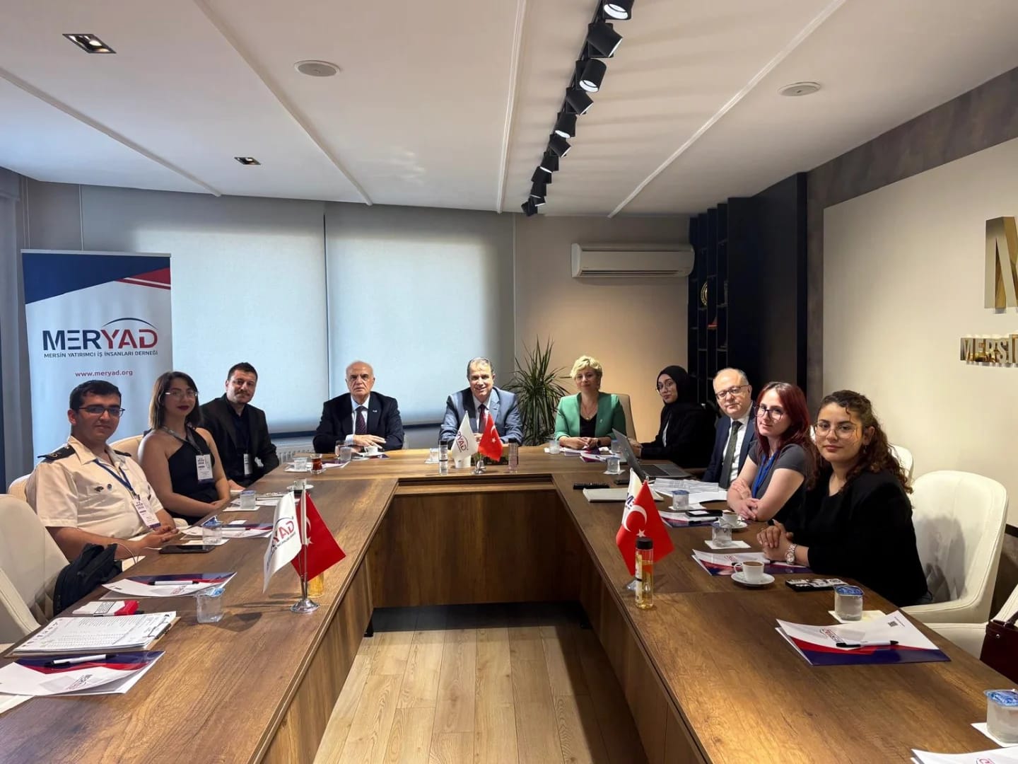 Mersin Valiliği tarafından düzenlenen 19 Mayıs Atatürk'ü Anma Gençlik ve Spor Bayramı törenlerine Başkanımız Hasan Hüseyin İpek ve başkan yardımcımız Kemal Kaçmaz katılmışlardır.