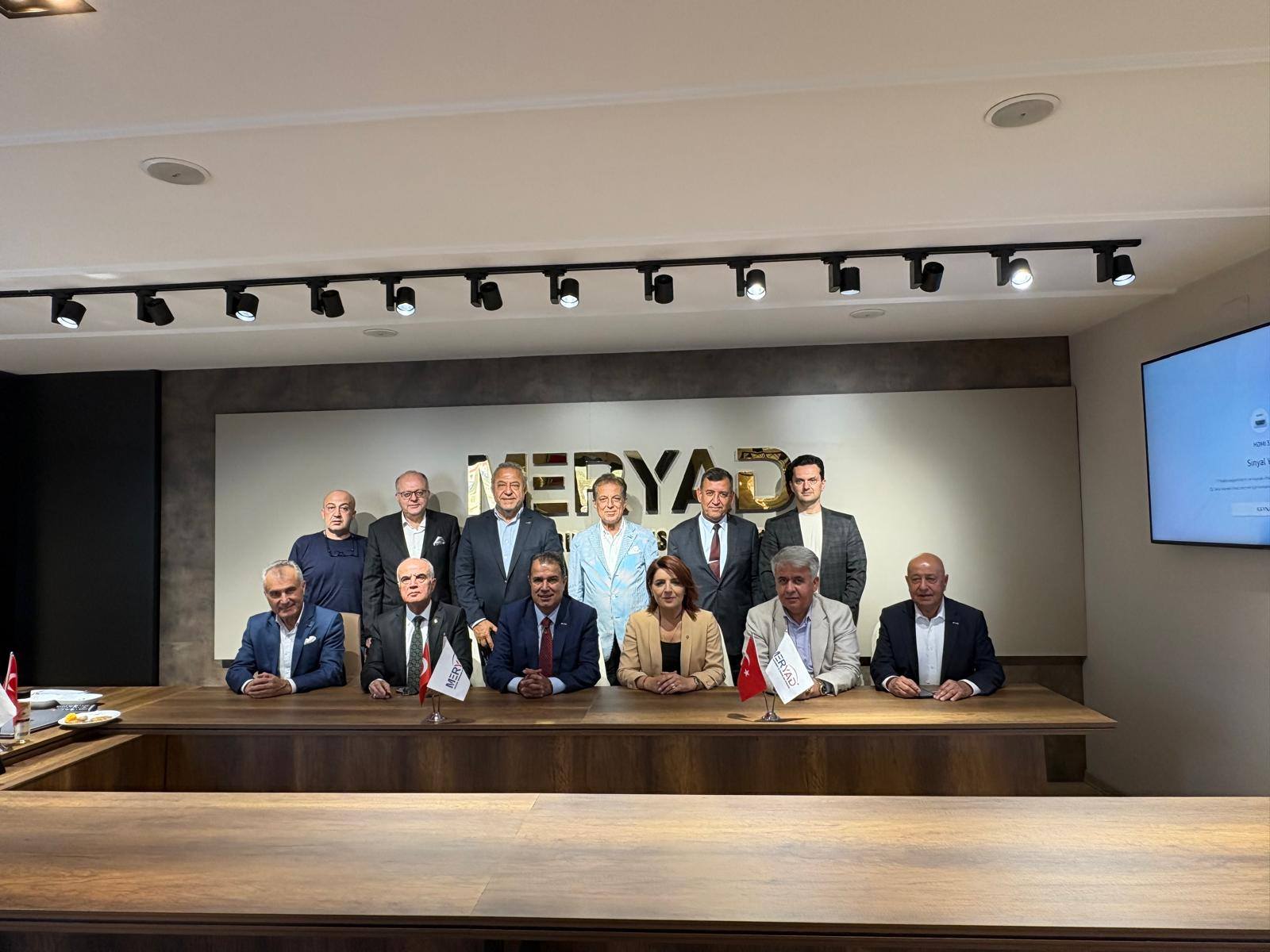 Mersin Valiliği tarafından düzenlenen 19 Mayıs Atatürk'ü Anma Gençlik ve Spor Bayramı törenlerine Başkanımız Hasan Hüseyin İpek ve başkan yardımcımız Kemal Kaçmaz katılmışlardır.