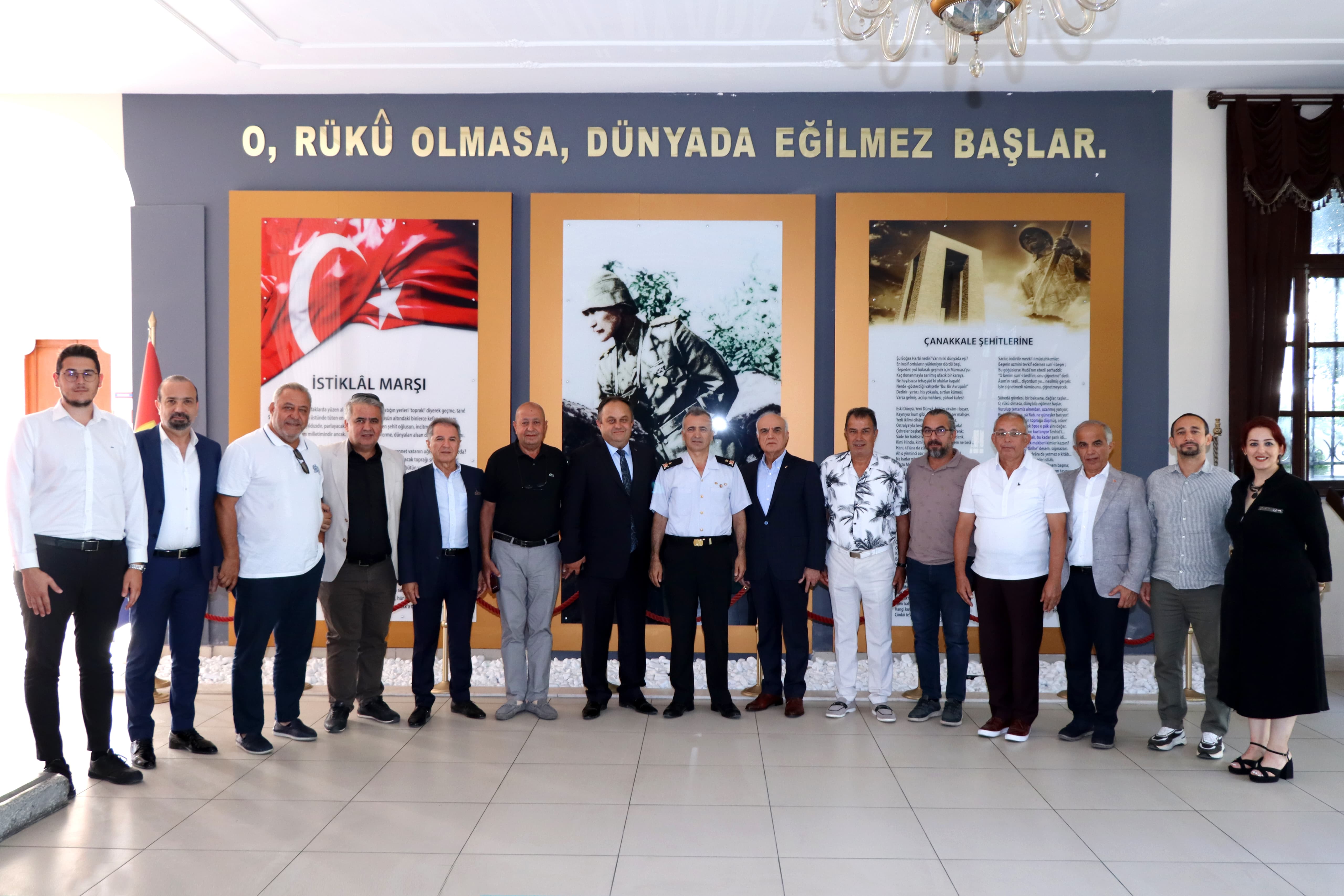 Yönetim ve YİK üyelerimiz bugün saat 14.00 te Garnizon Komutanımız Tuğamiral Murat FIRAT'ı makamında ziyaret ettiler.