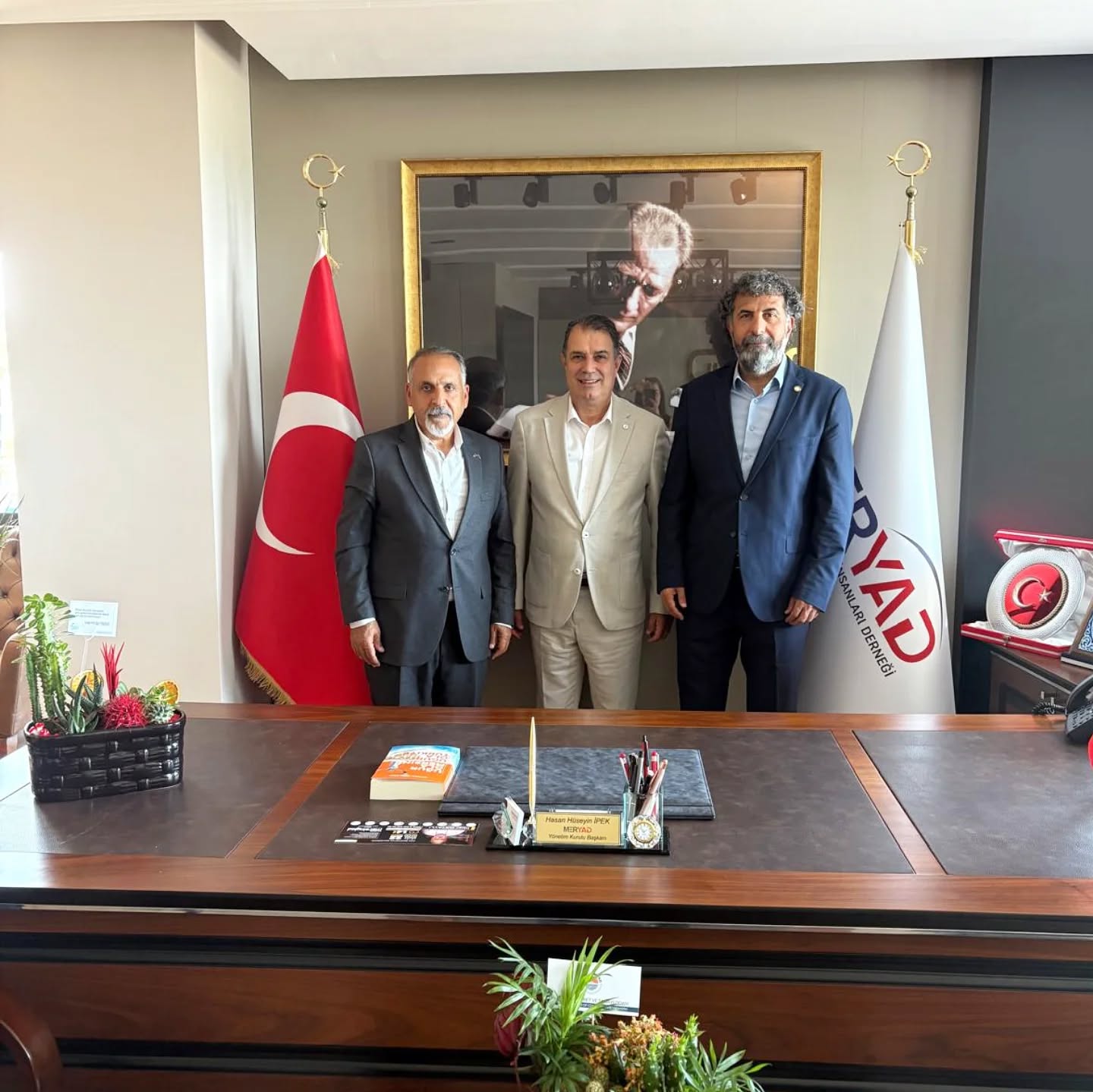 Mersin Valiliği tarafından düzenlenen 19 Mayıs Atatürk'ü Anma Gençlik ve Spor Bayramı törenlerine Başkanımız Hasan Hüseyin İpek ve başkan yardımcımız Kemal Kaçmaz katılmışlardır.